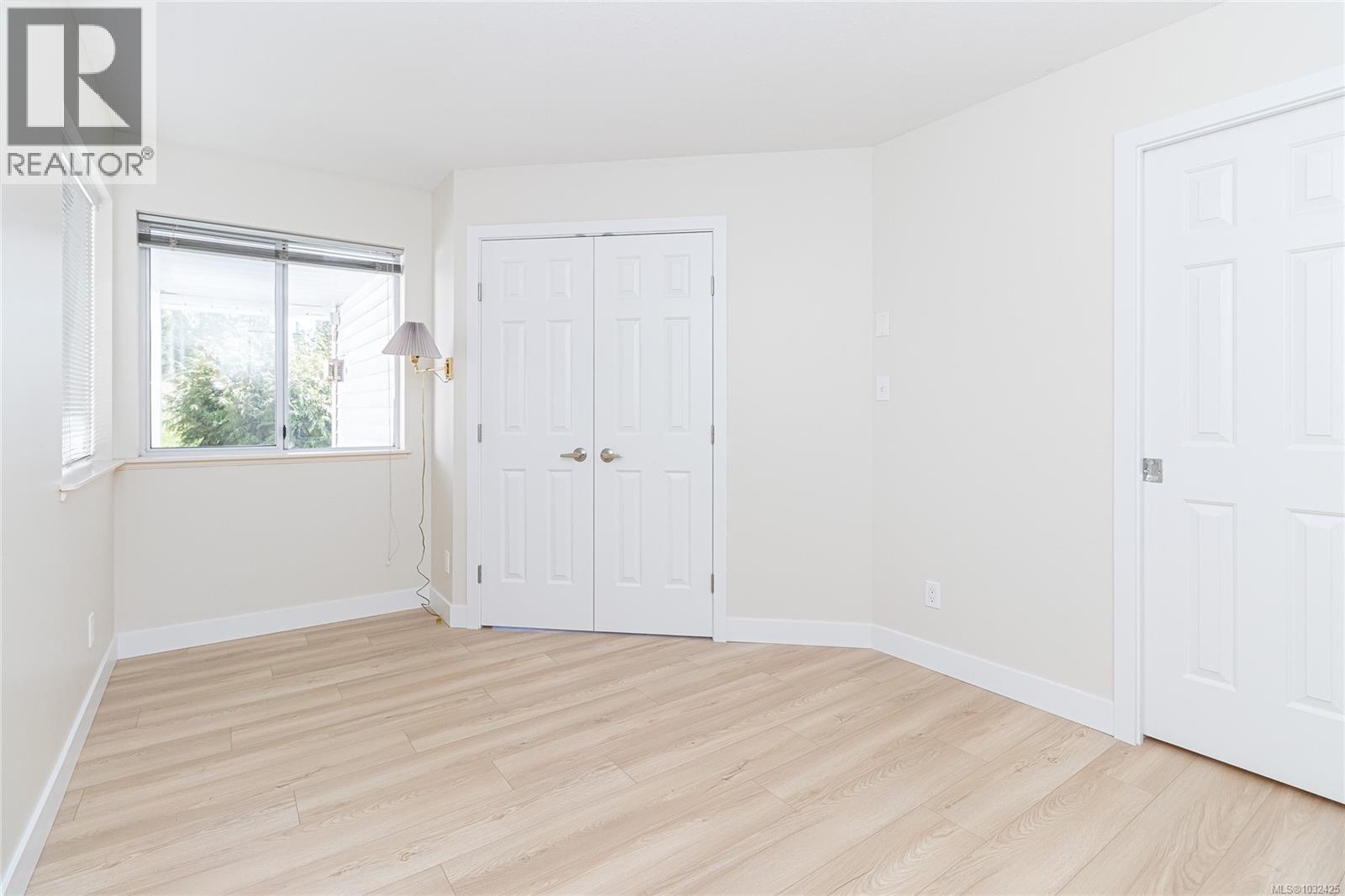 3720 ARBUTUS DR N - 19