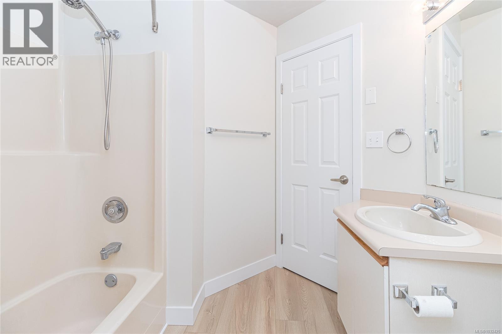 3720 ARBUTUS DR N - 20