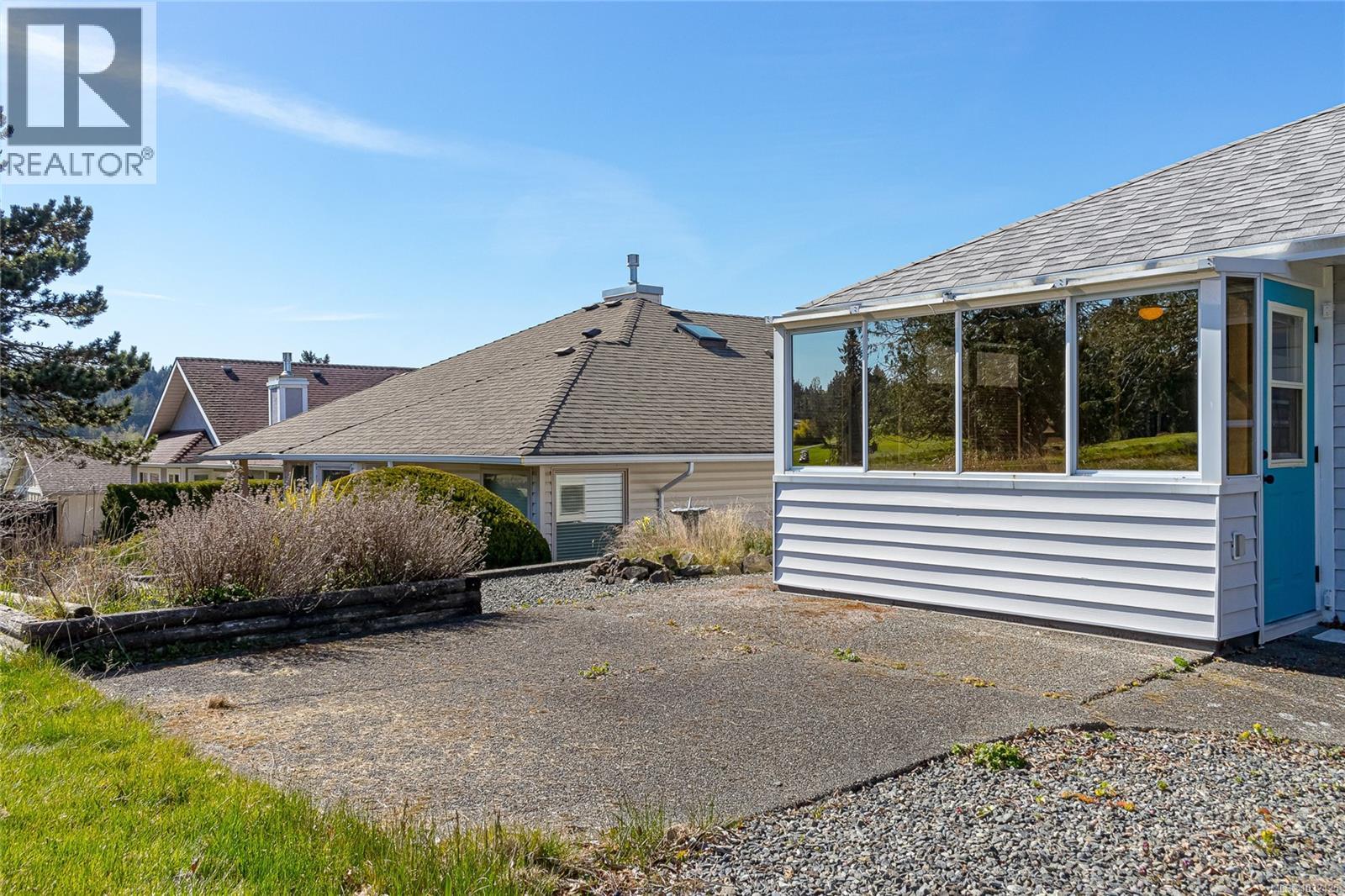 3720 ARBUTUS DR N - 23