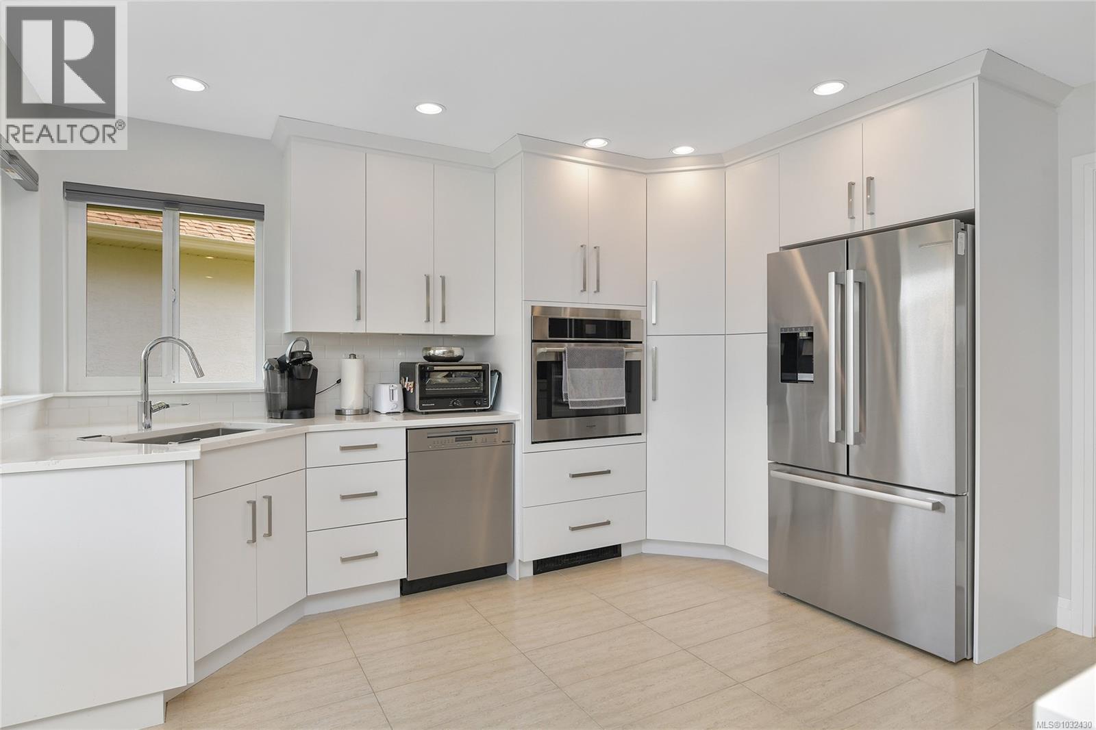 597 PINE RIDGE DR - 9