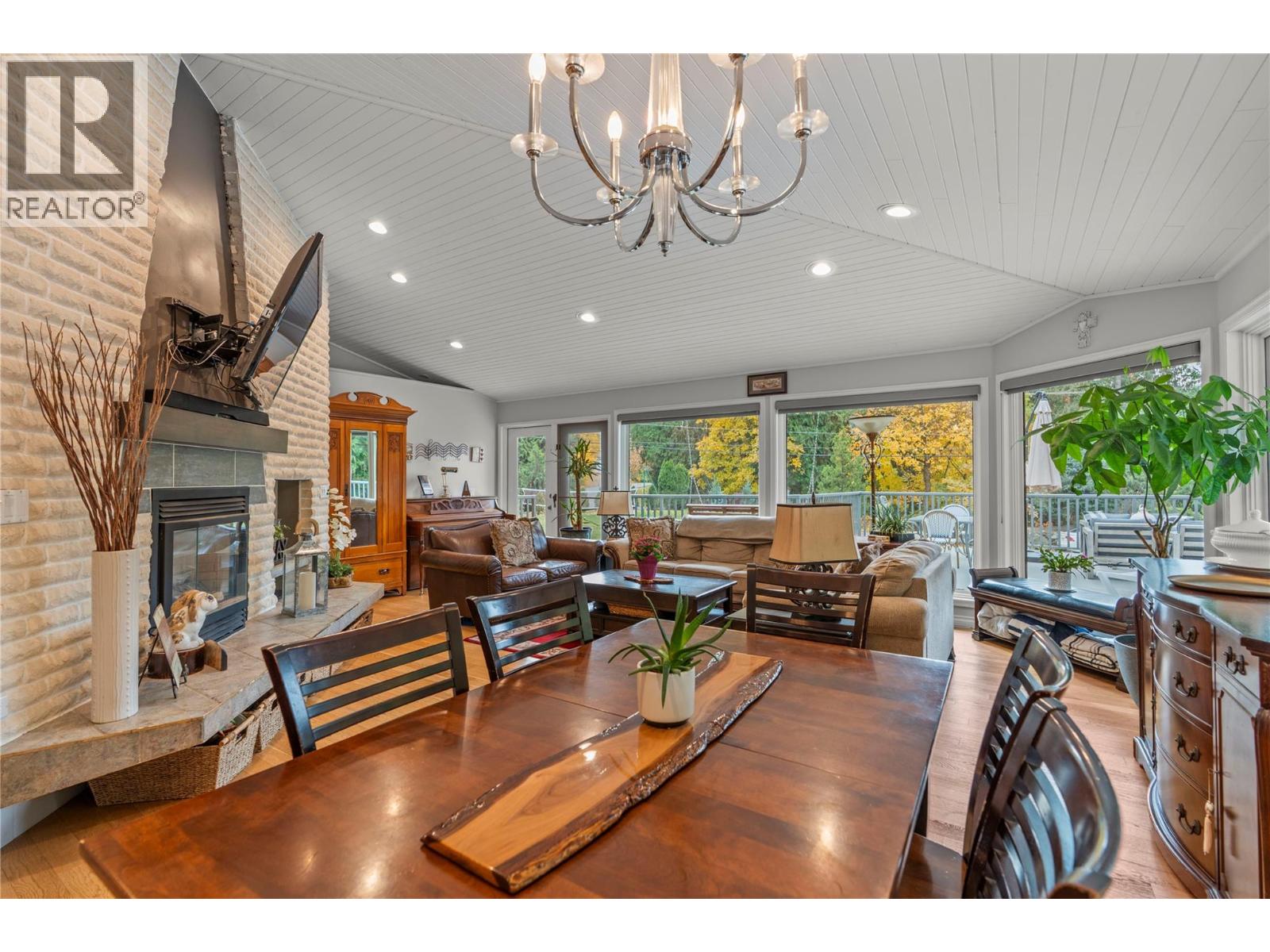  5615 East Vernon Road, Vernon