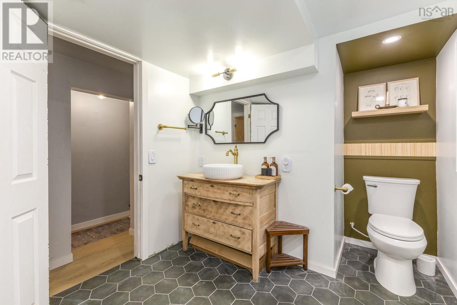 Property 22 of 36 of 2408 Wyvern Road