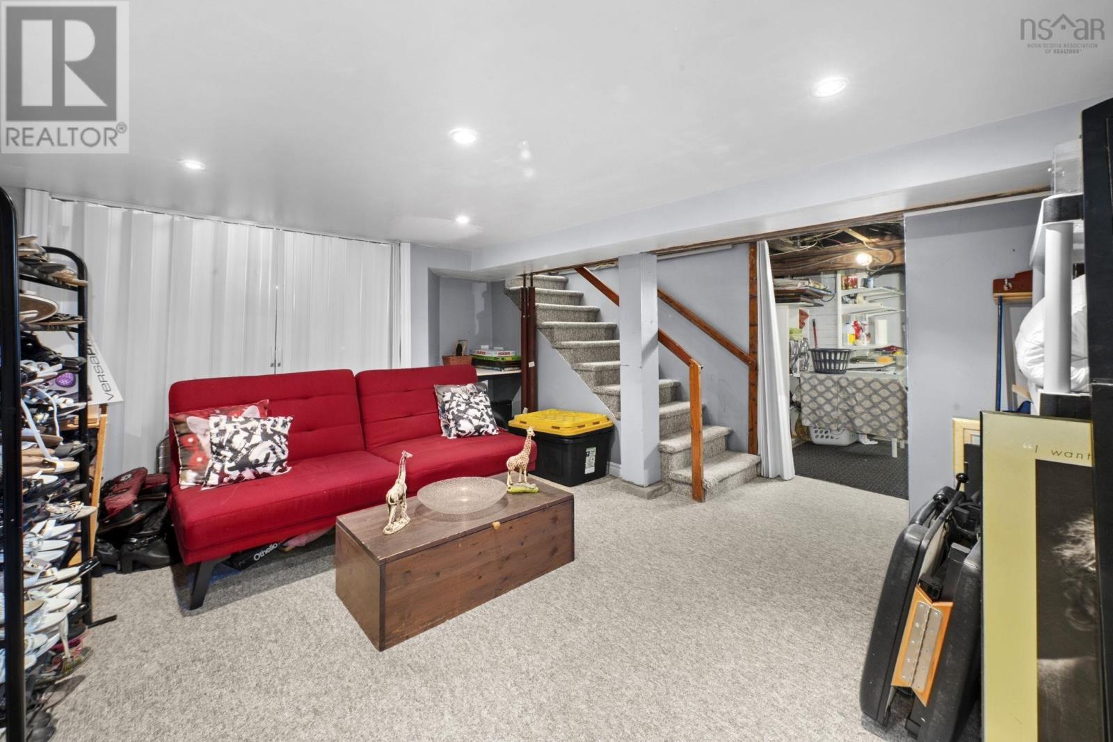 Property 33 of 50 of 949 McLean Street