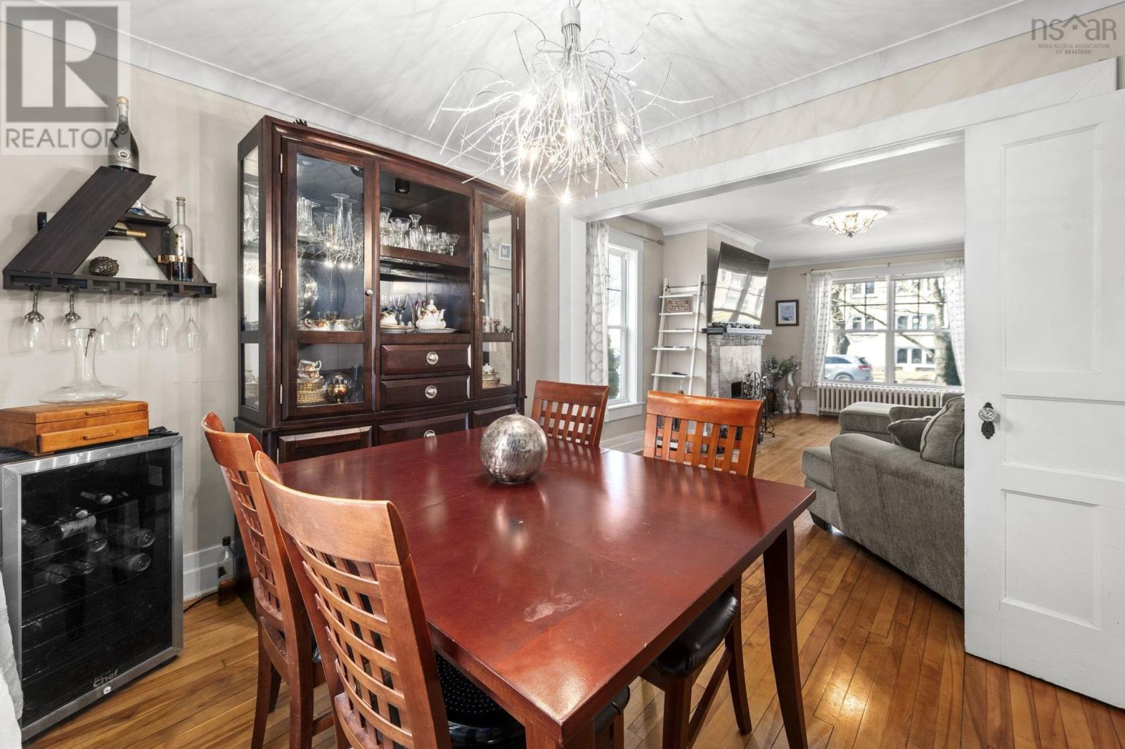 Property 16 of 50 of 949 McLean Street