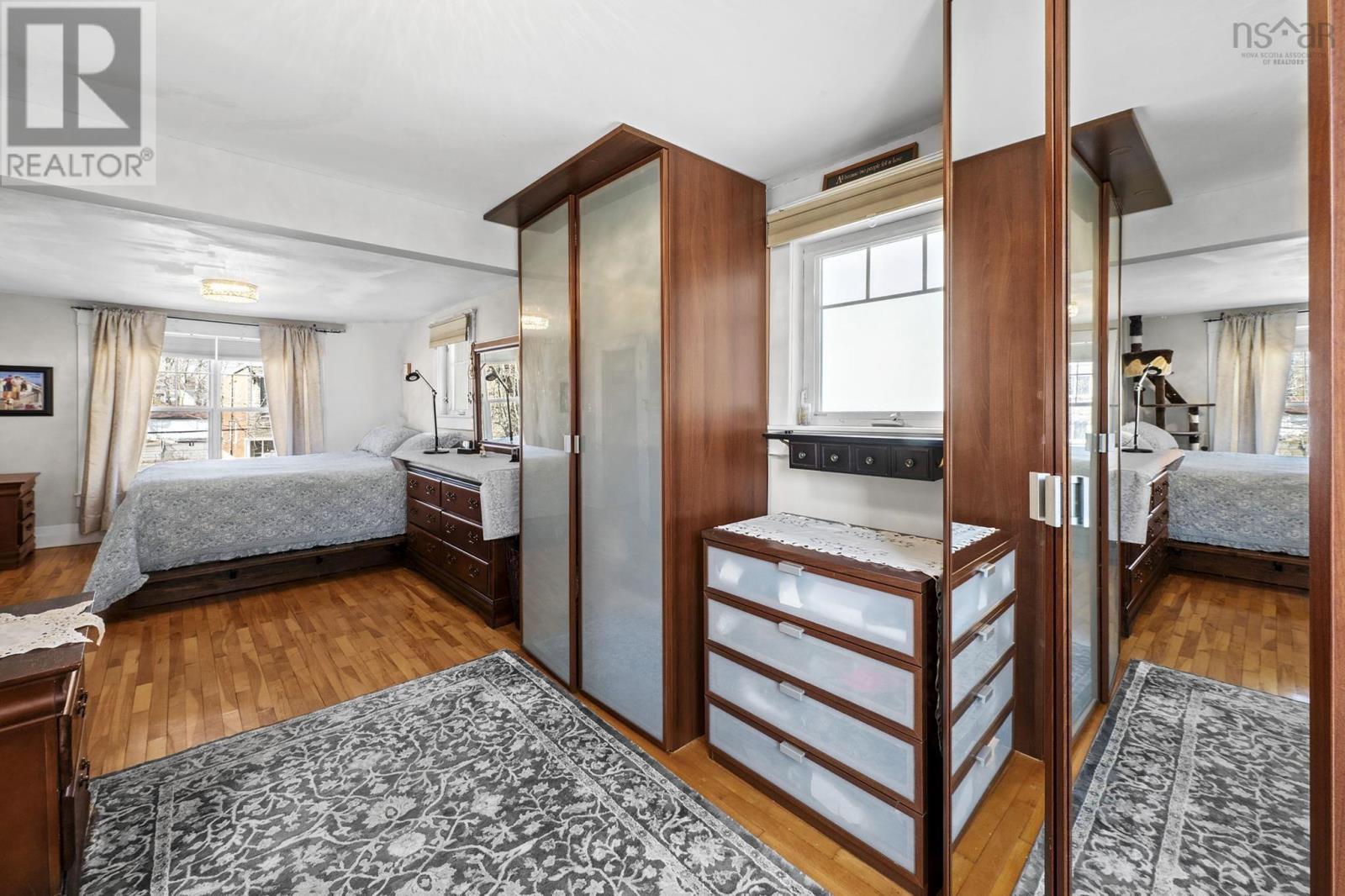 Property 23 of 50 of 949 McLean Street