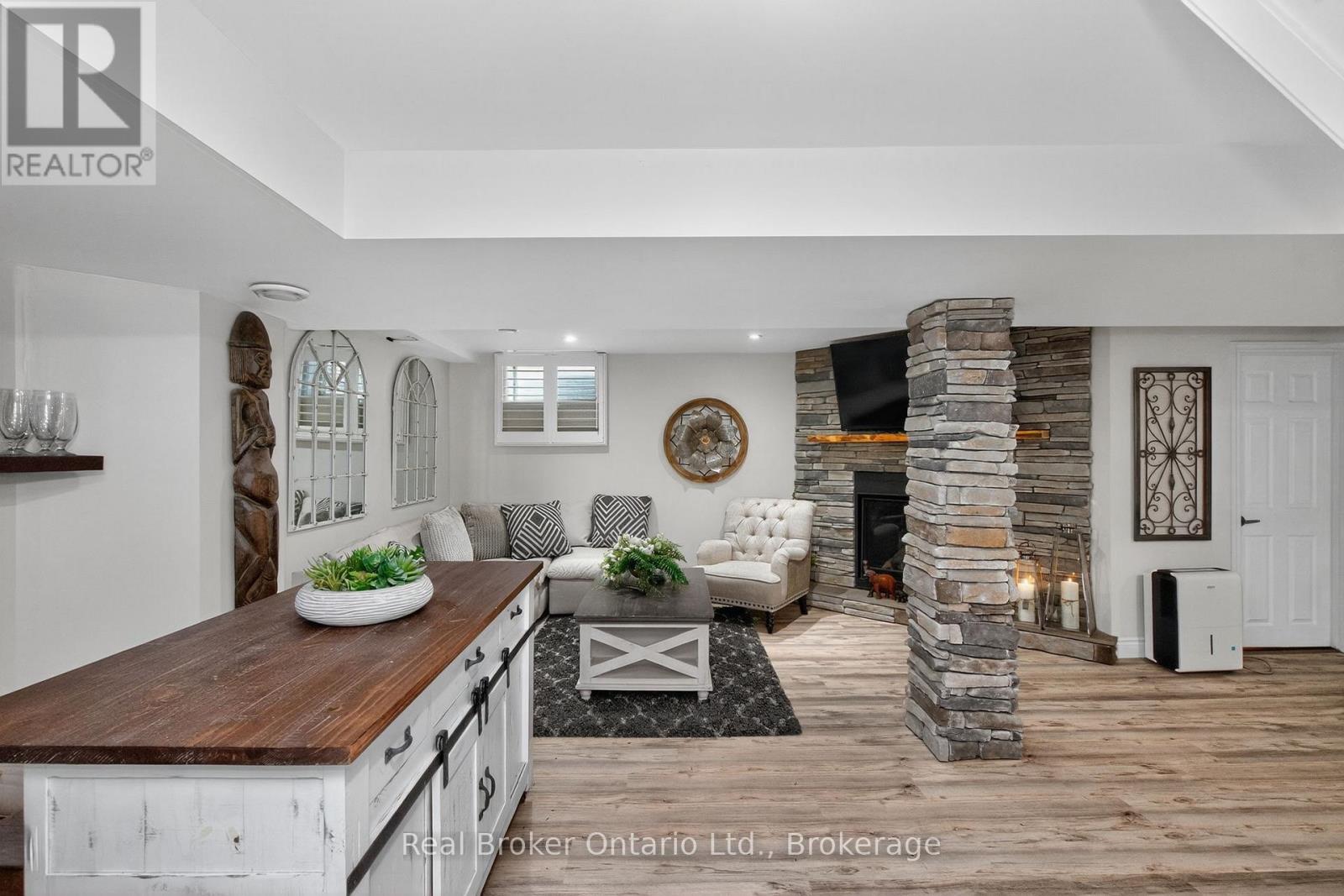 136 BIRCHWOOD DRIVE — photo 32