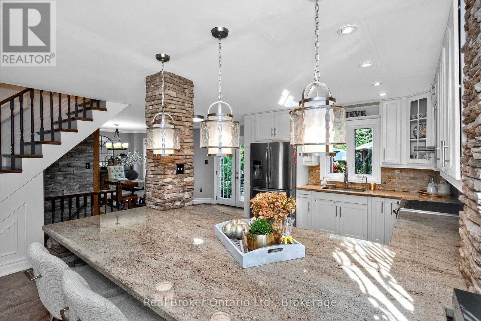 136 BIRCHWOOD DRIVE — photo 9