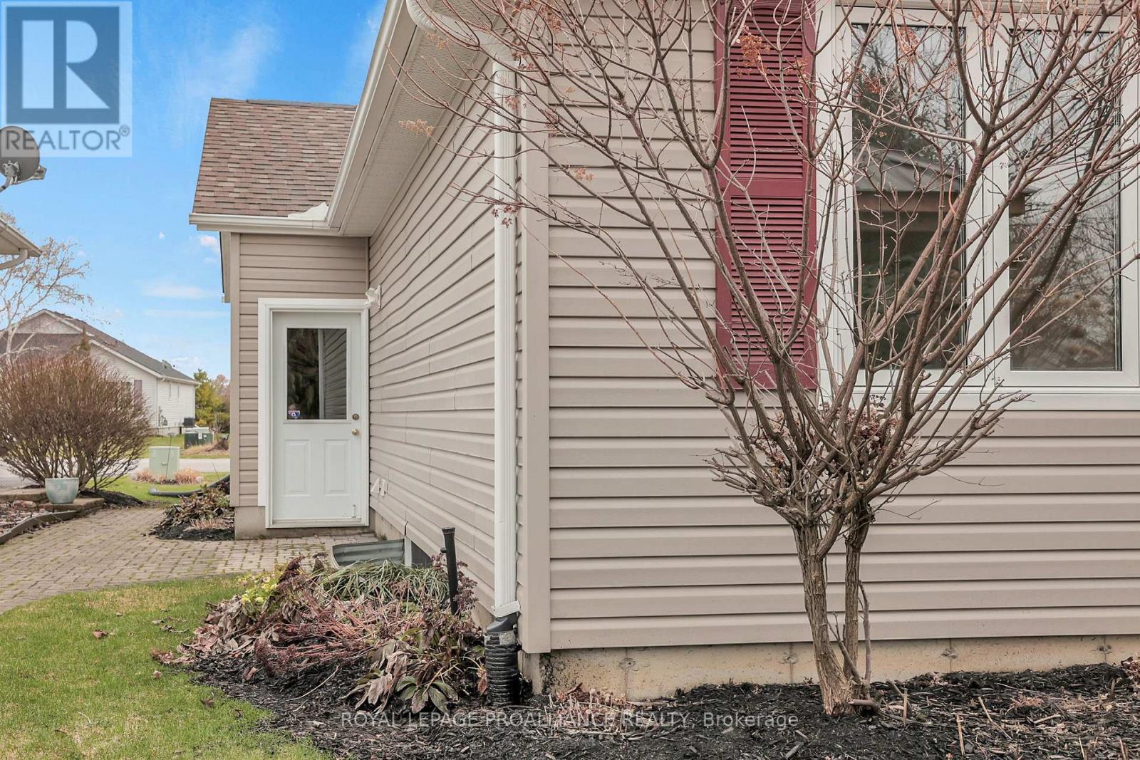 131 MILLS ROAD — photo 42