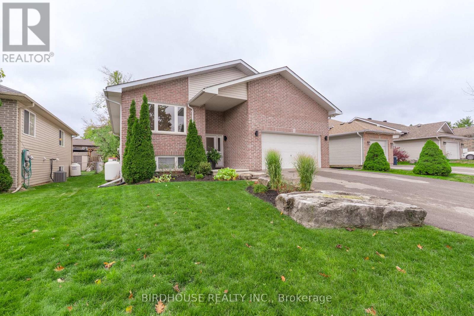 50 BIRCH CRESCENT - 2