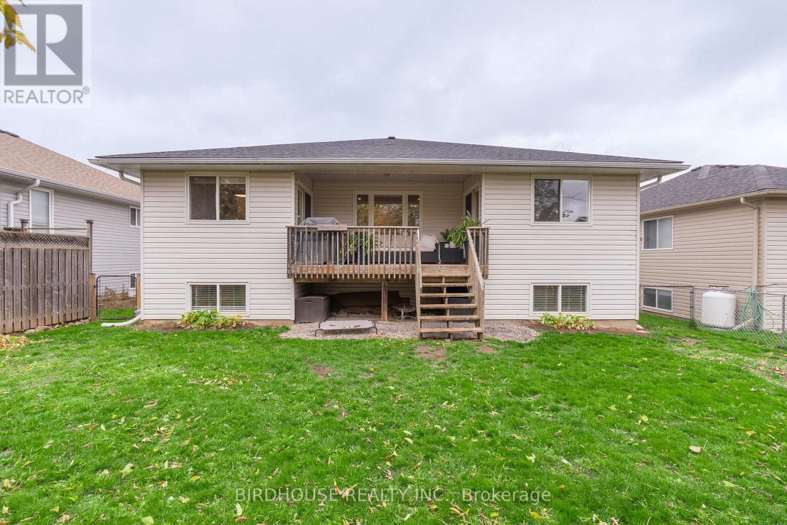 50 BIRCH CRESCENT - 30