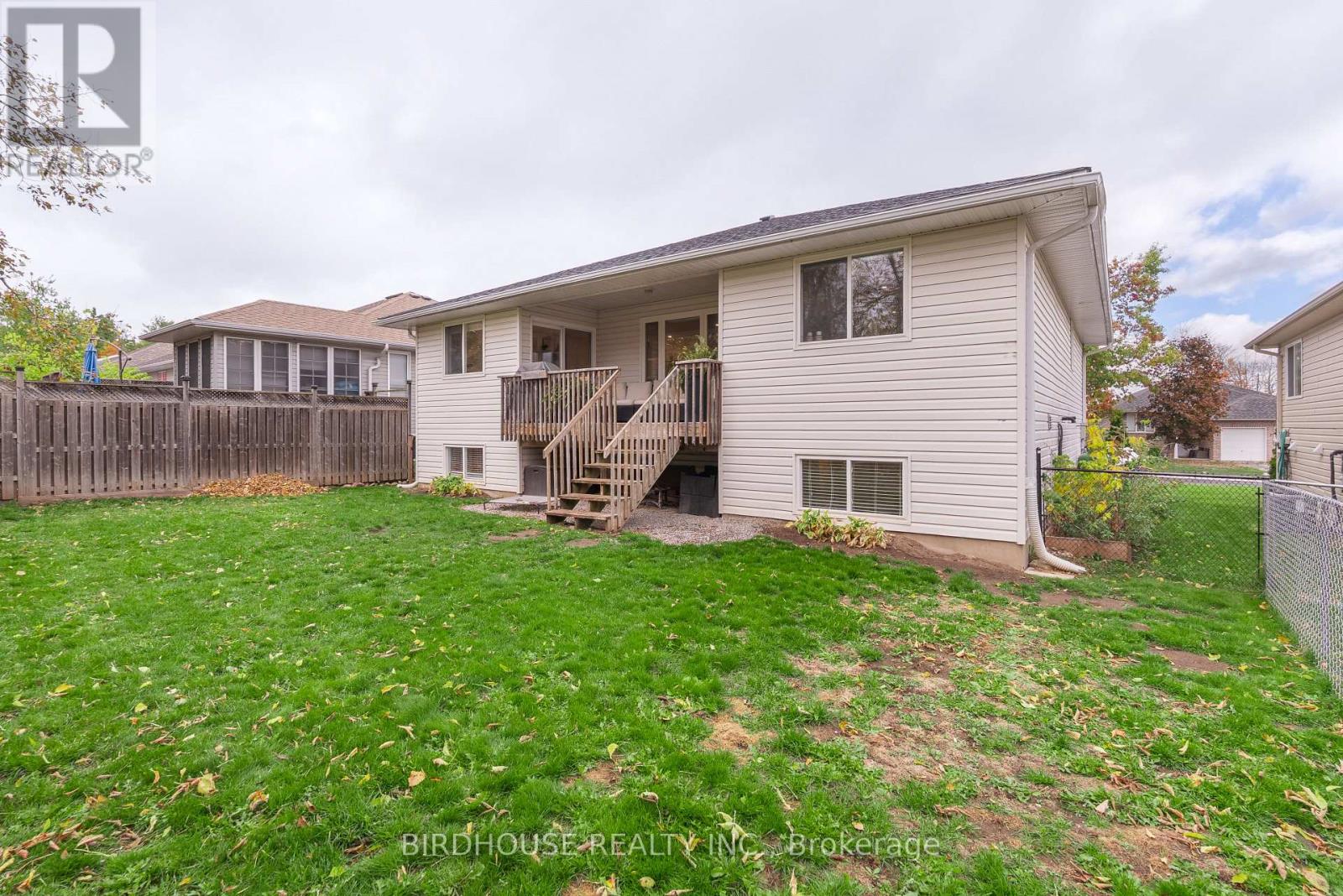 50 BIRCH CRESCENT — photo 32