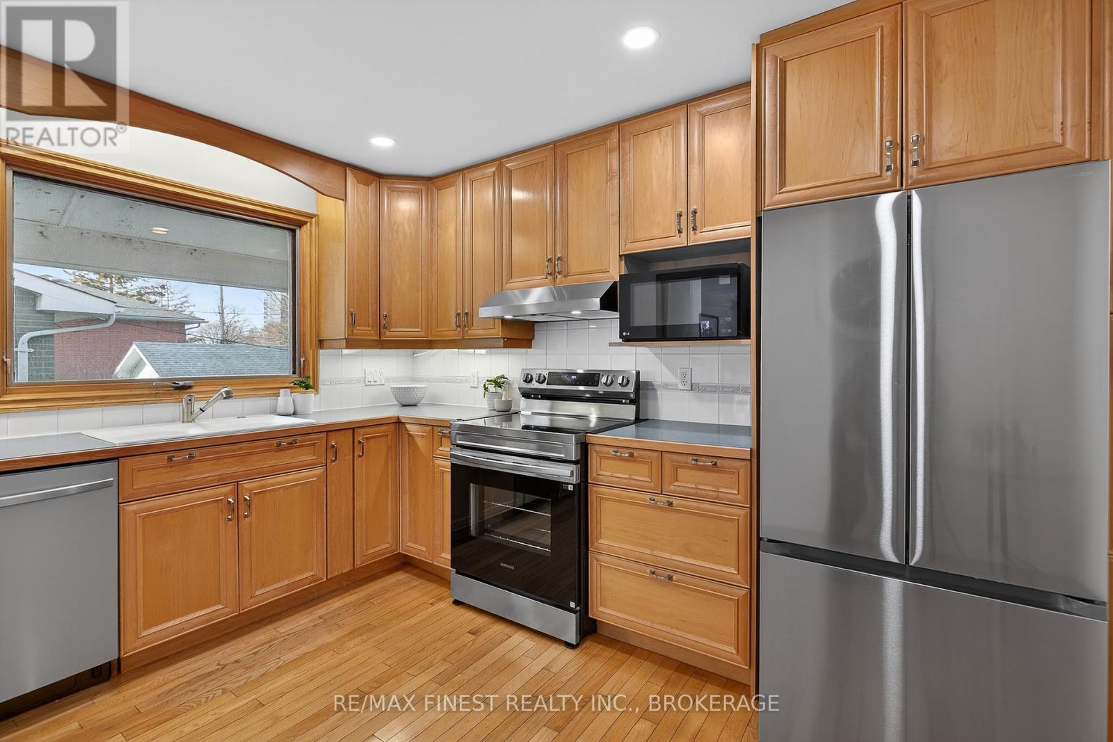 20 OAKRIDGE AVENUE - 24