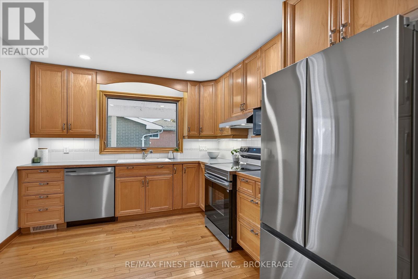 20 OAKRIDGE AVENUE - 25