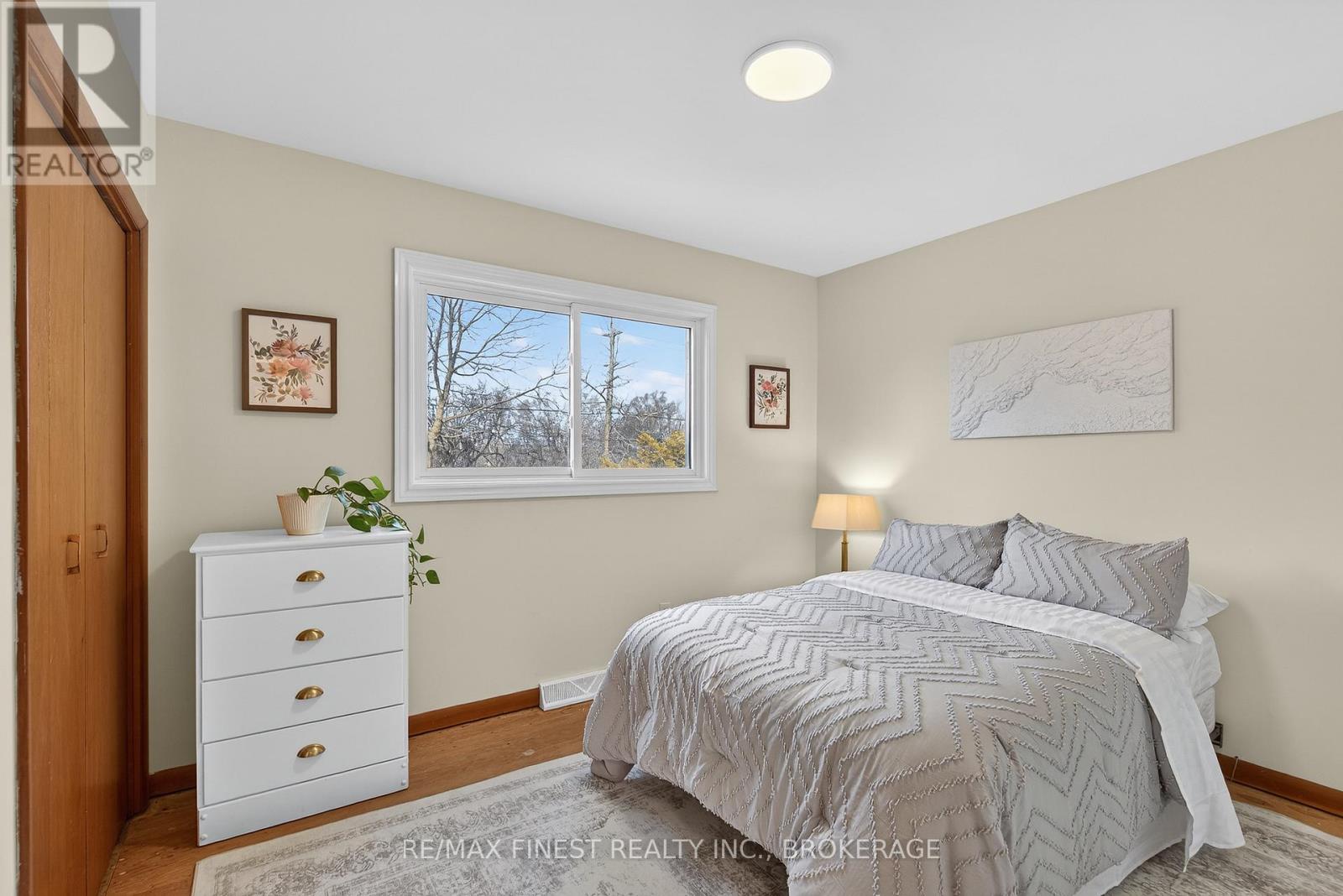 20 OAKRIDGE AVENUE - 30