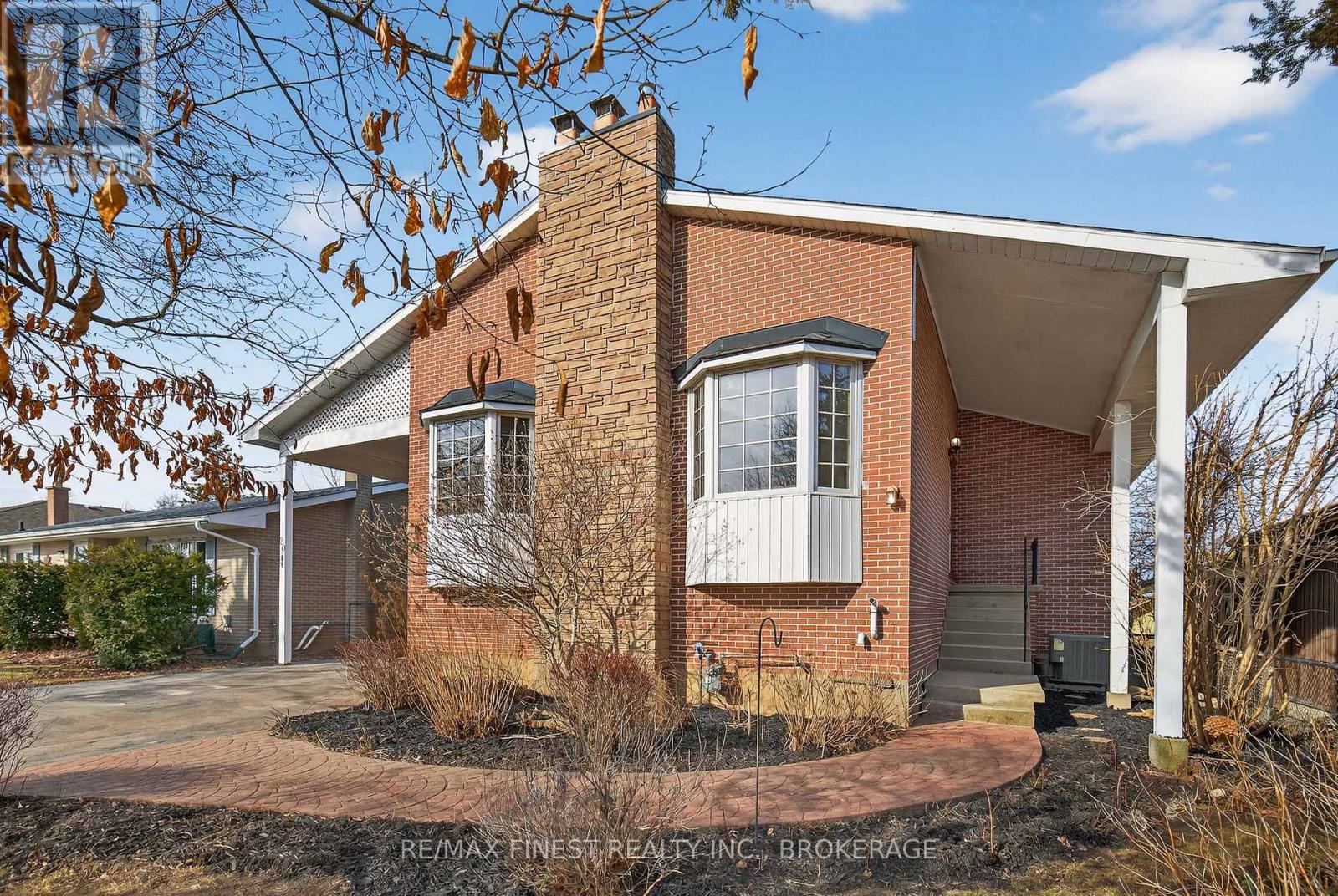 20 OAKRIDGE AVENUE - 6