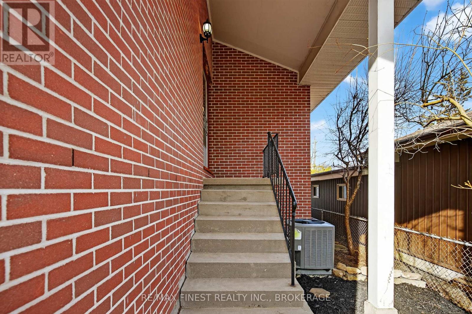 20 OAKRIDGE AVENUE - 7