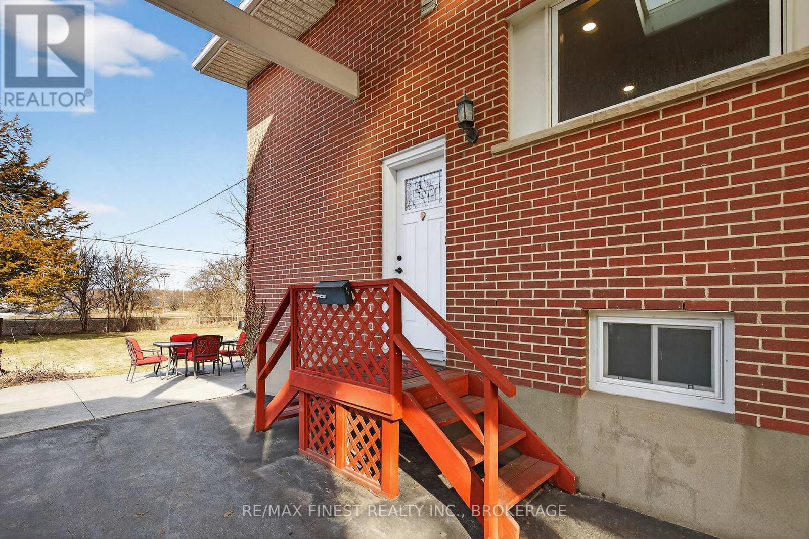 20 OAKRIDGE AVENUE - 9