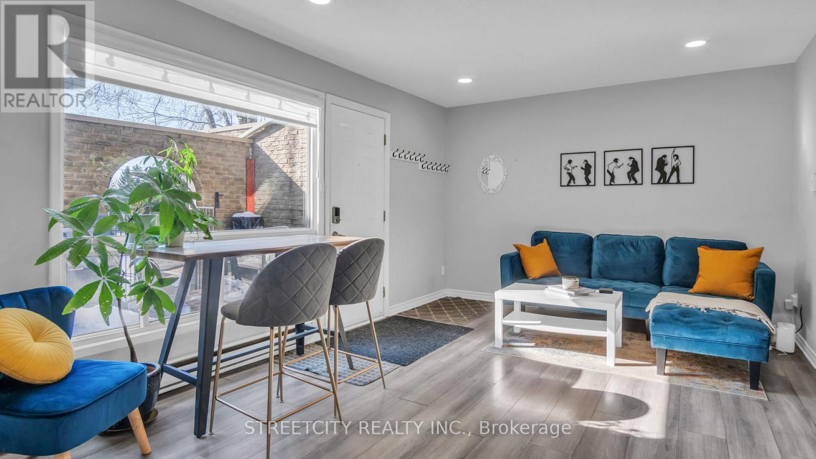 8 - 490 SOUTHDALE ROAD E