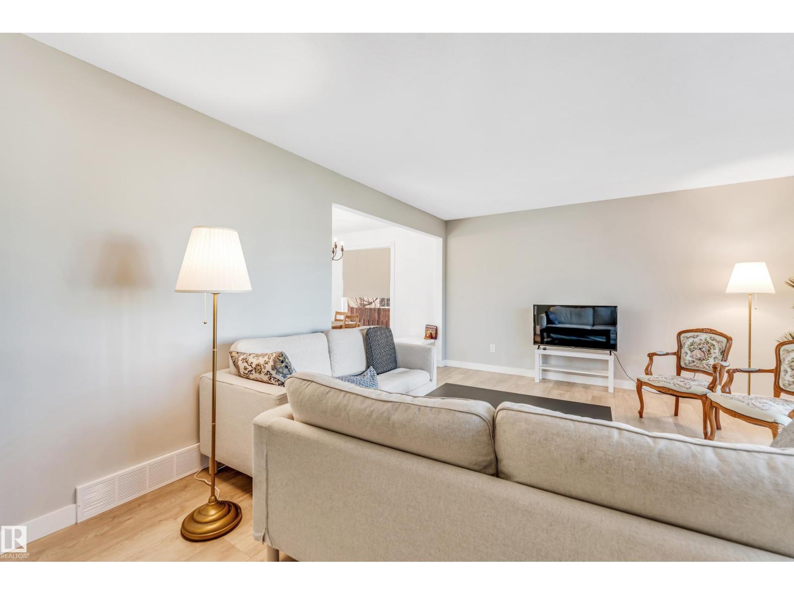 2404 80 ST NW - 14