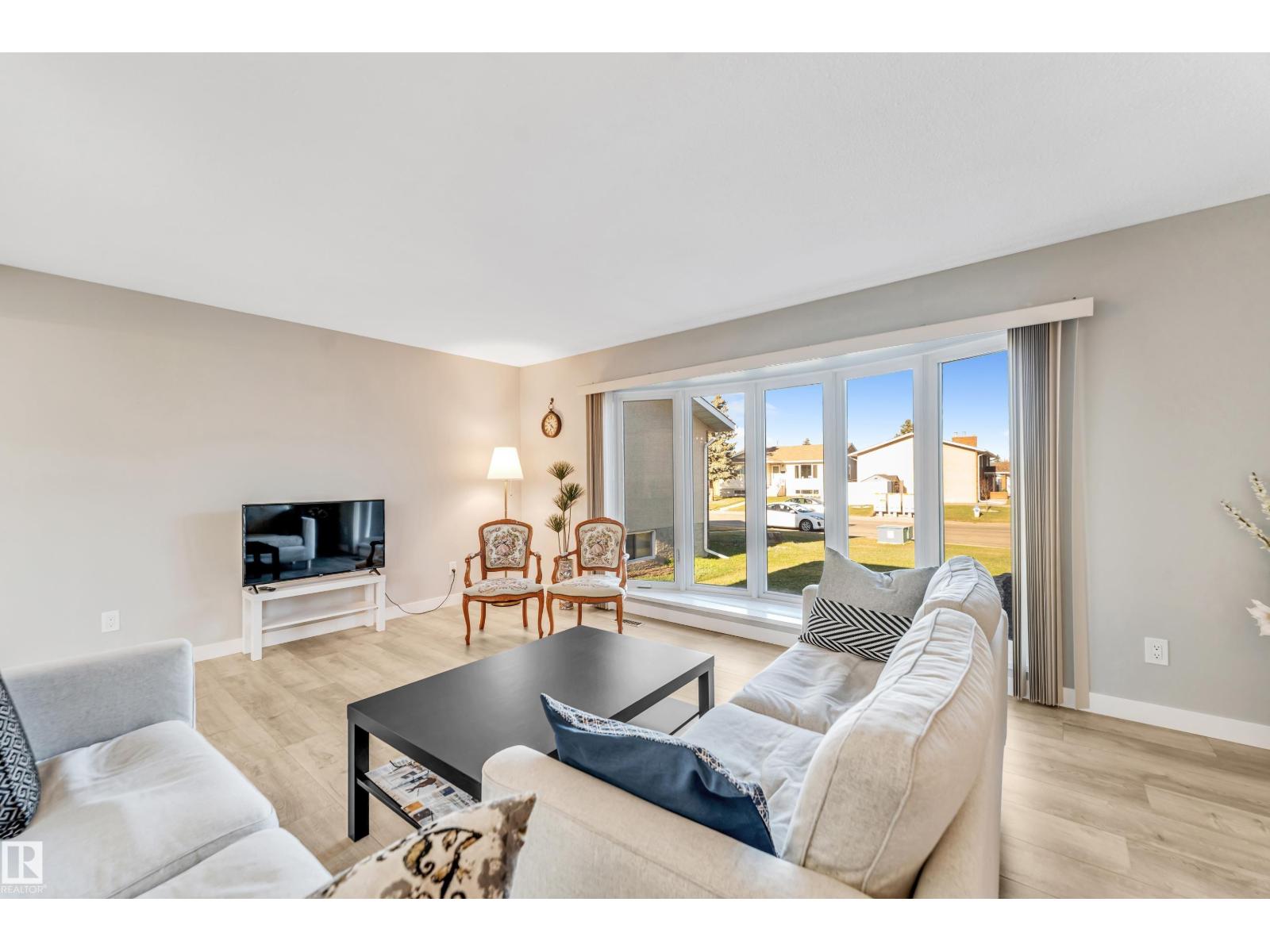 2404 80 ST NW - 17