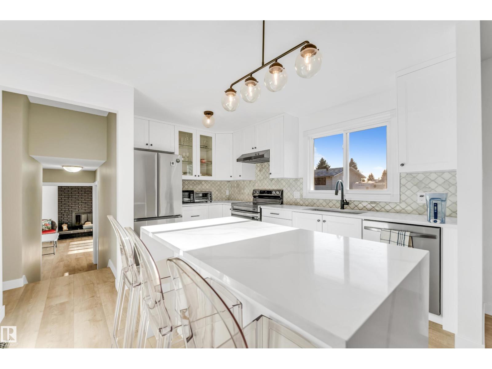 2404 80 ST NW - 19