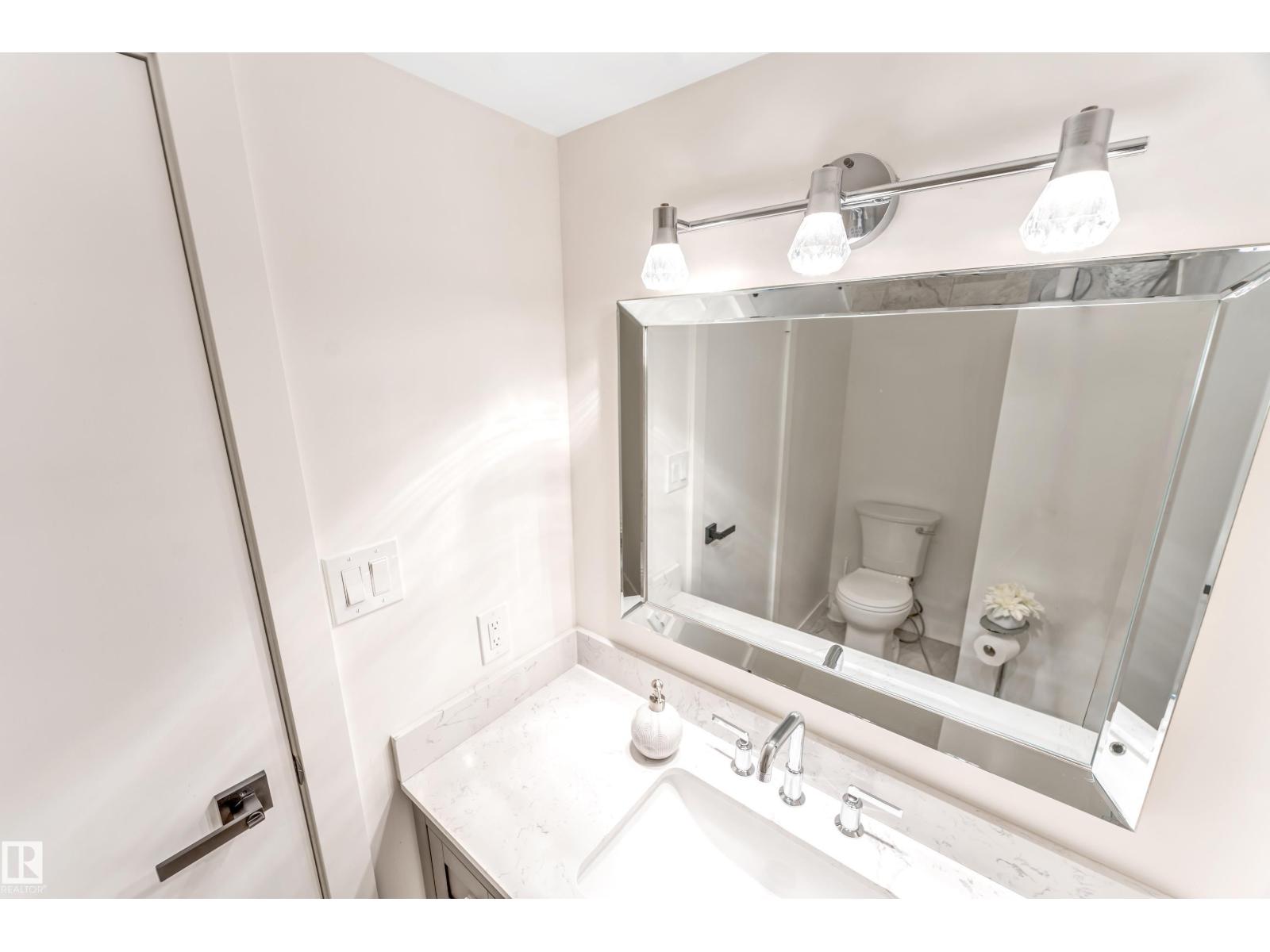 2404 80 ST NW - 39