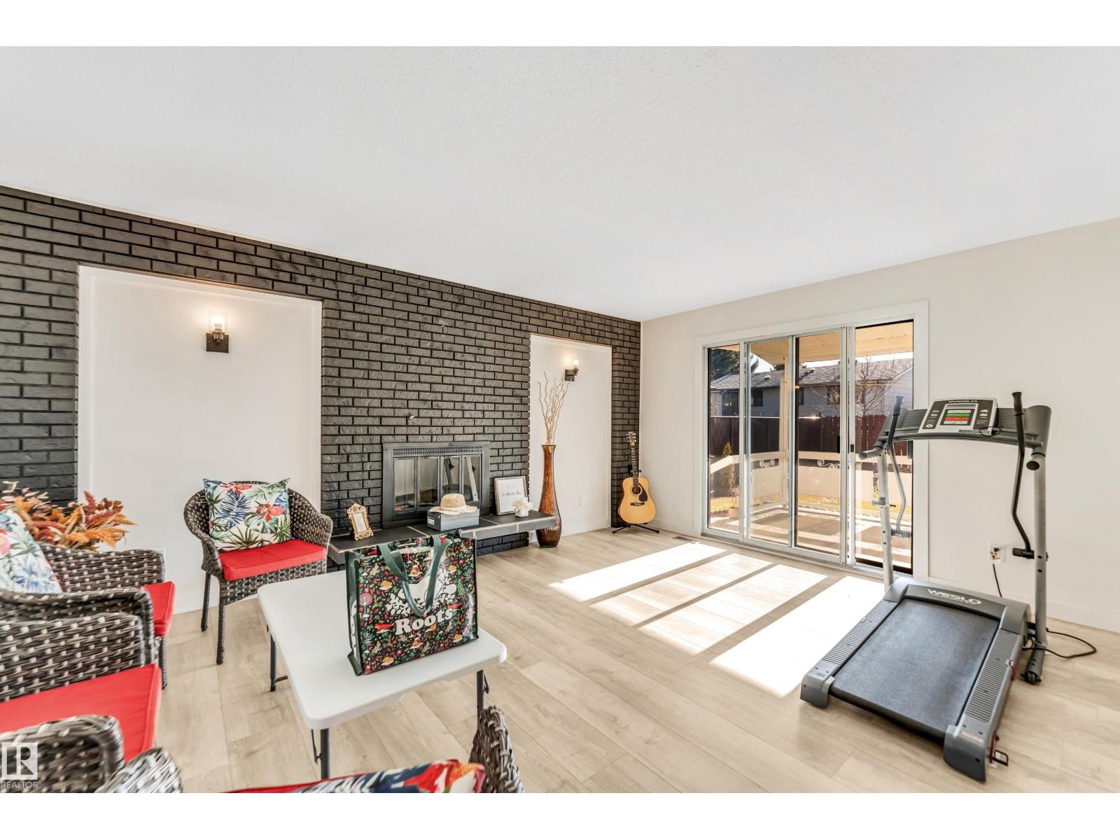 2404 80 ST NW - 41