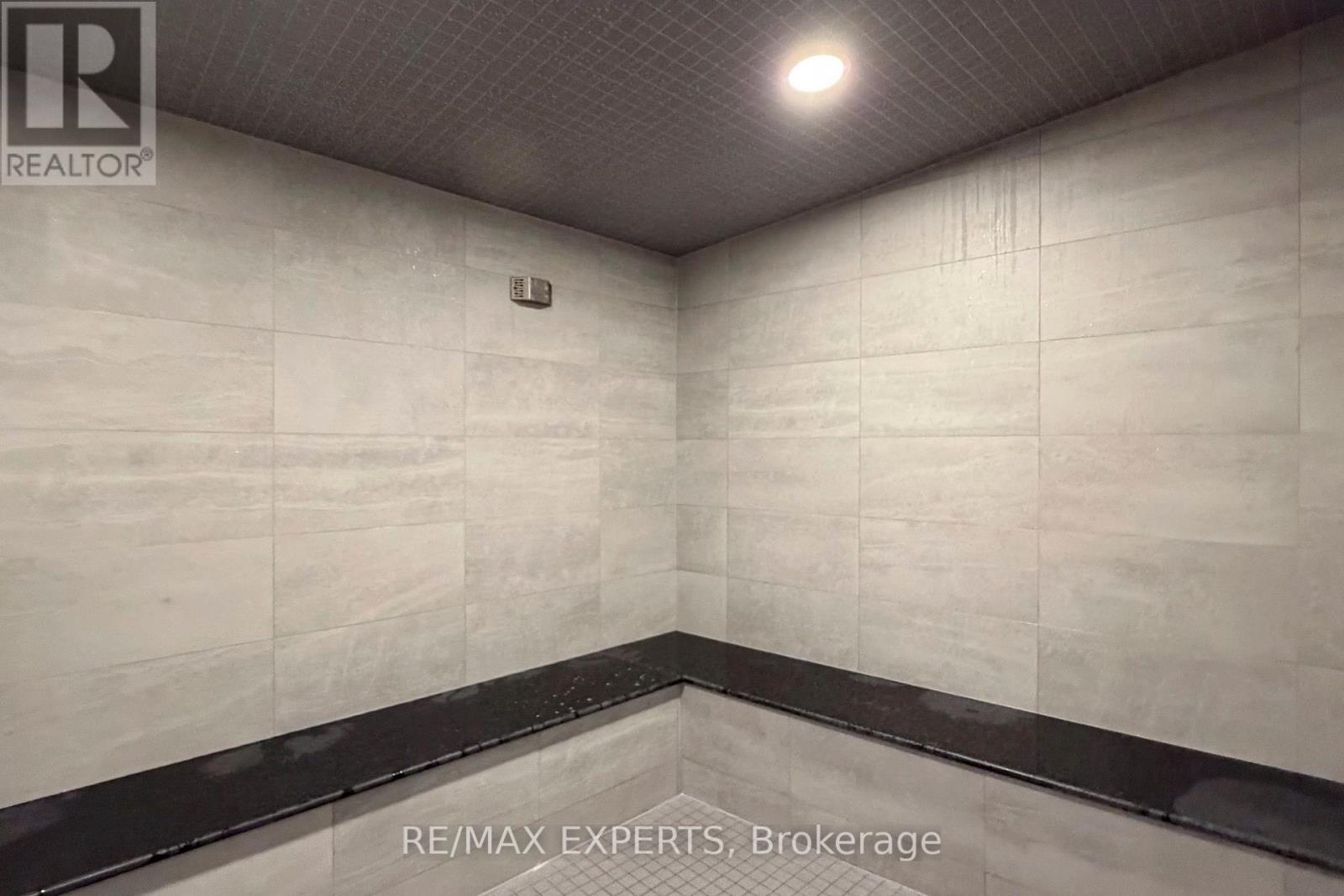 #2905 8 YORK STREET - 32