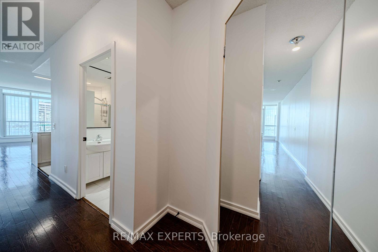 #2905 8 YORK STREET - 7
