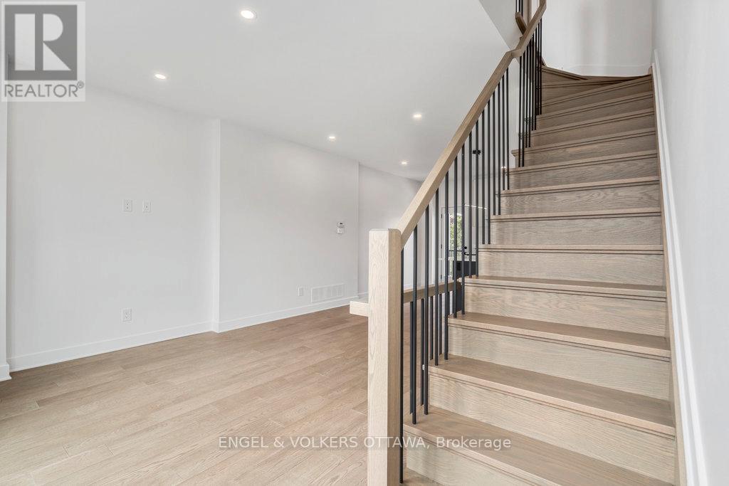69 PARENT AVENUE — photo 27