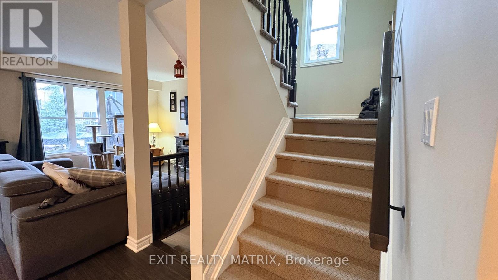 371 TRILLIUM CIRCLE S - 10