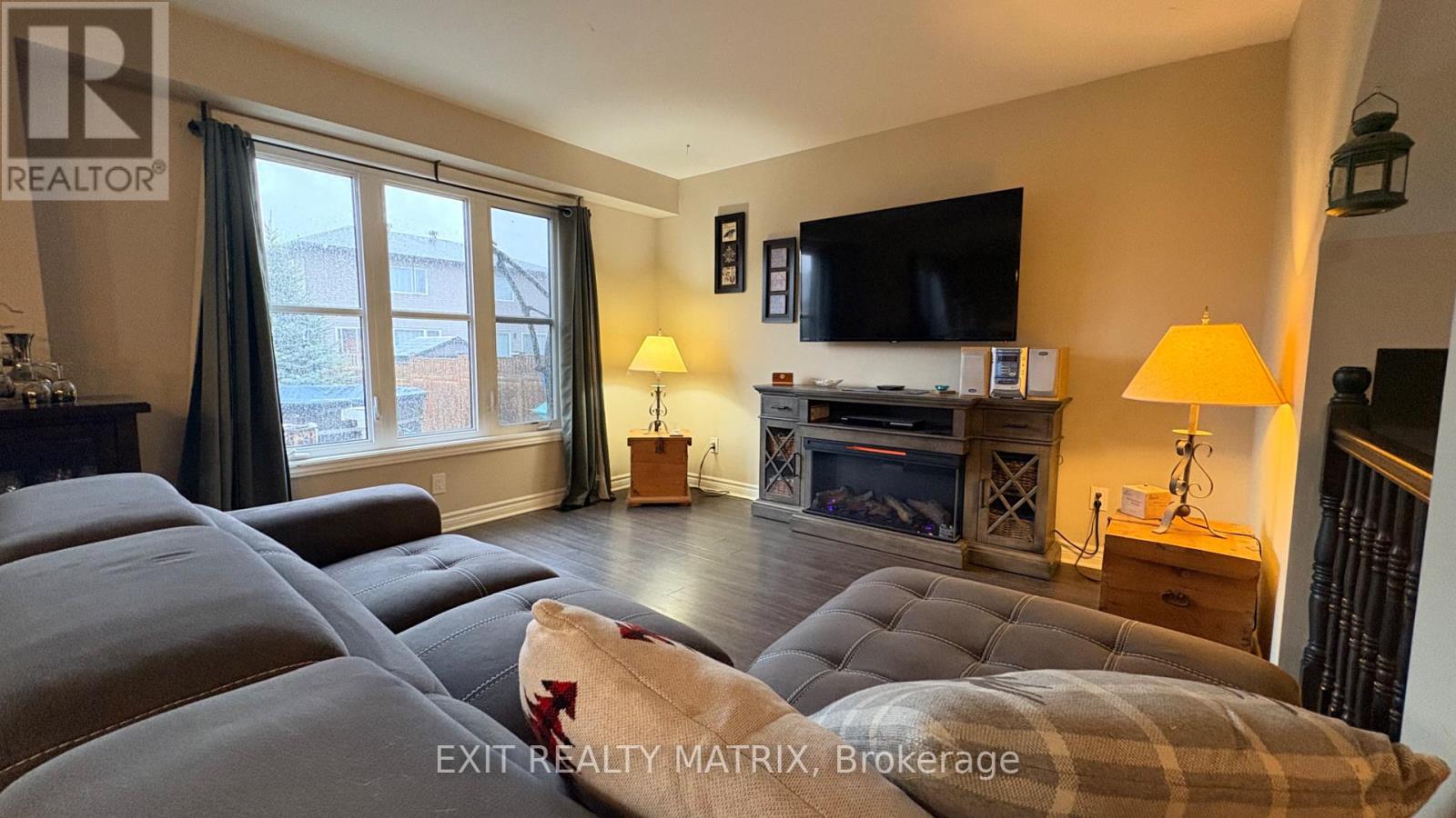 371 TRILLIUM CIRCLE S - 2