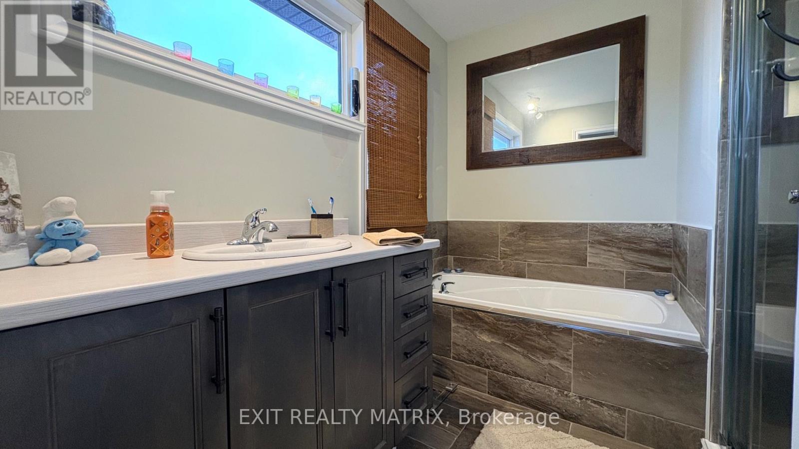 371 TRILLIUM CIRCLE S - 9