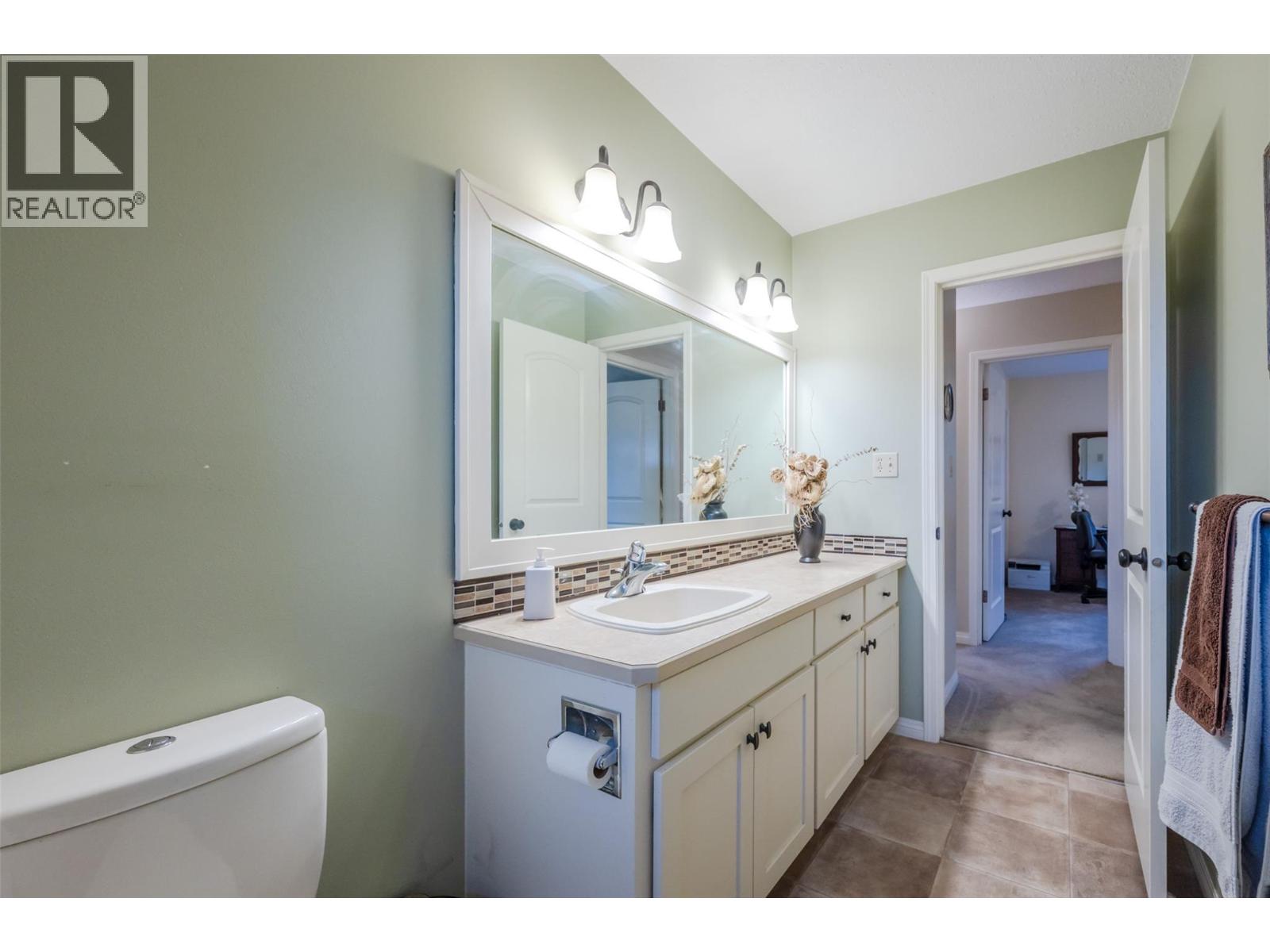  949 Panorama Crescent, Oliver