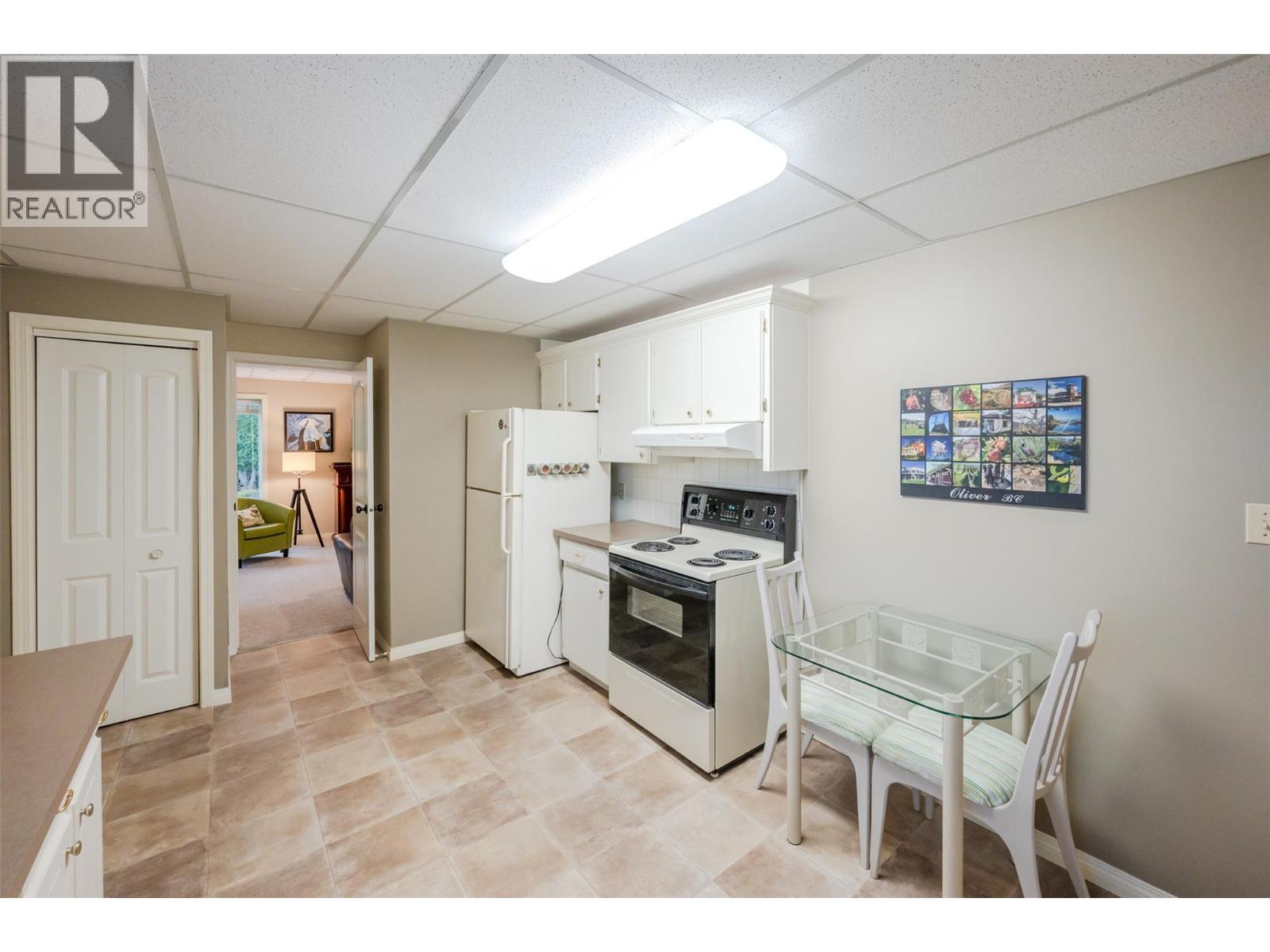  949 Panorama Crescent, Oliver