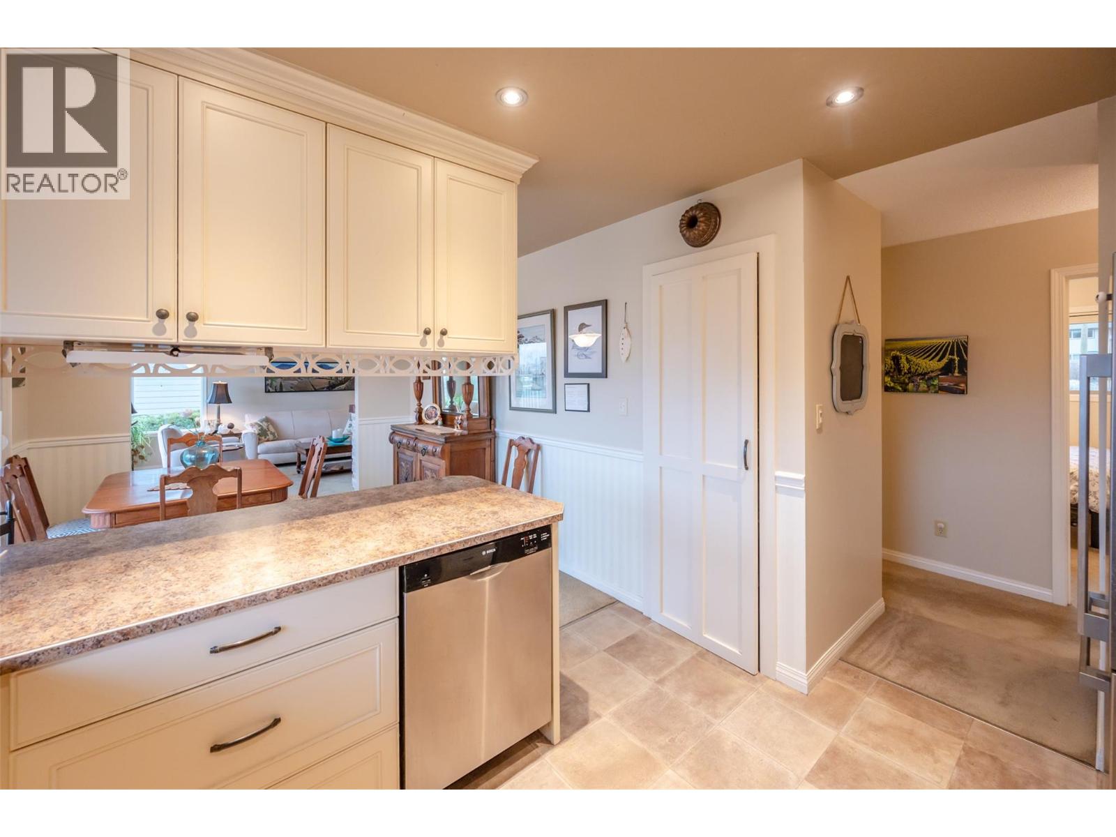  949 Panorama Crescent, Oliver