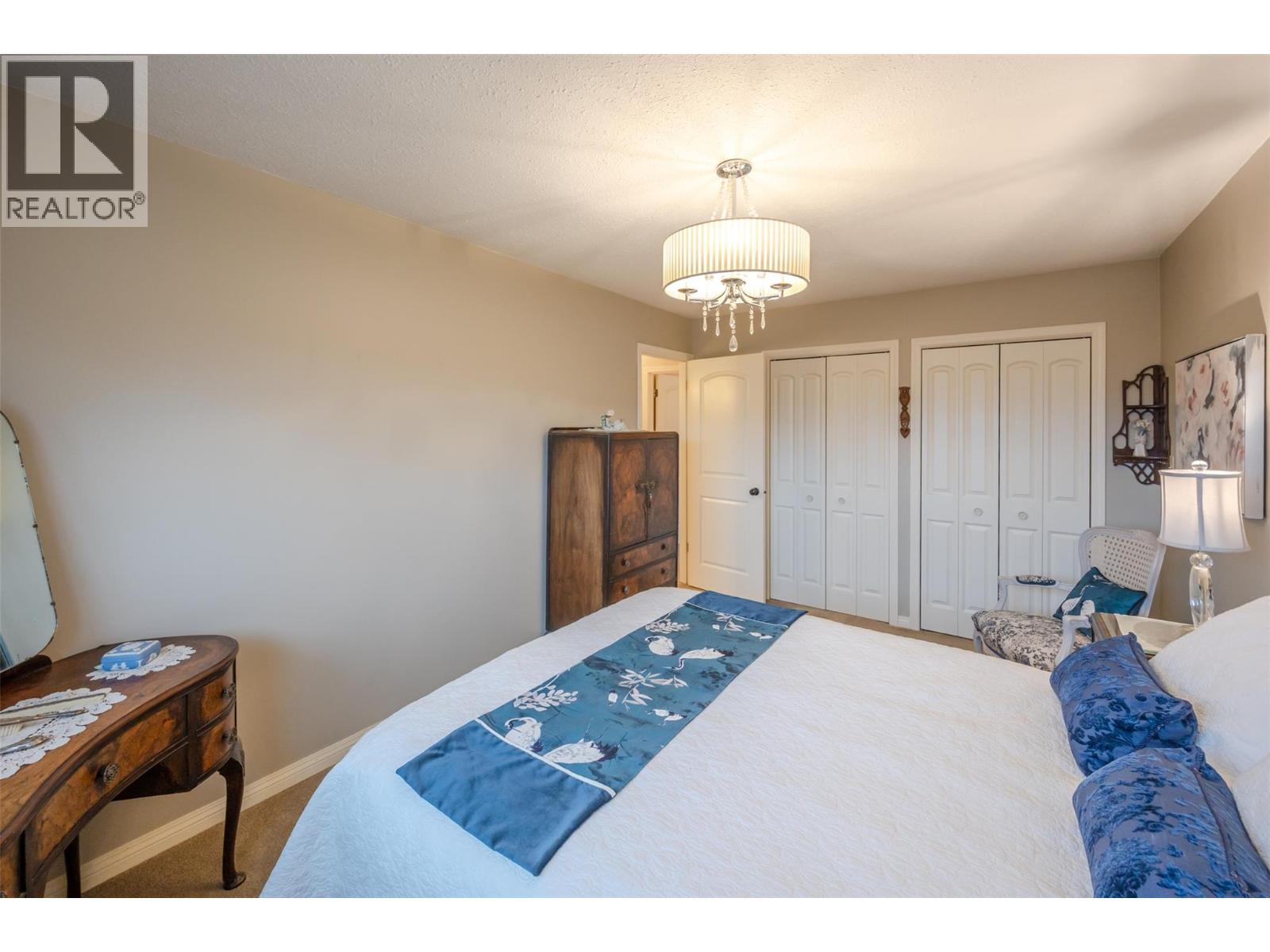  949 Panorama Crescent, Oliver