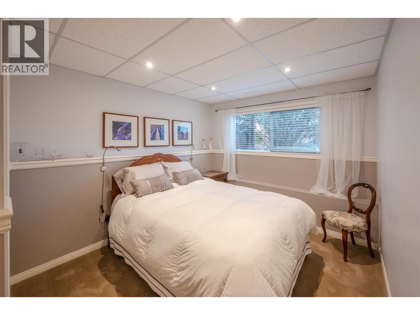  949 Panorama Crescent, Oliver