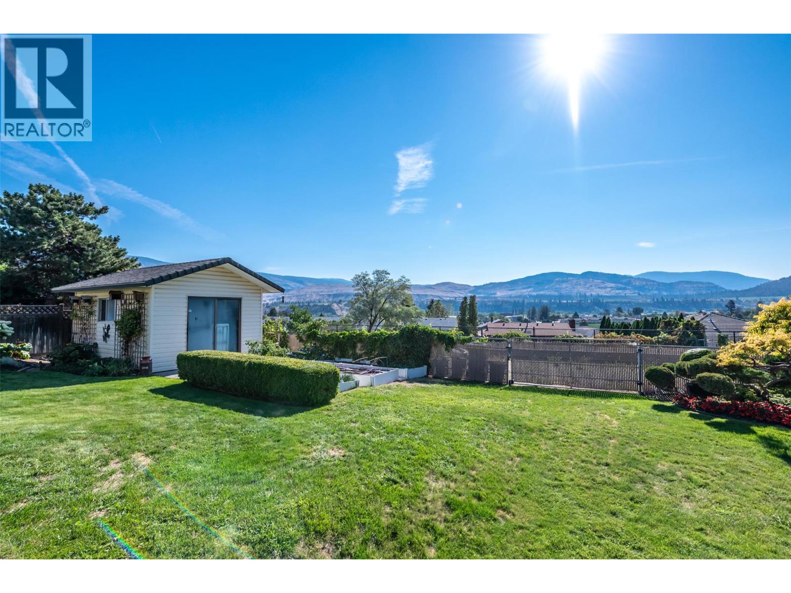  949 Panorama Crescent, Oliver