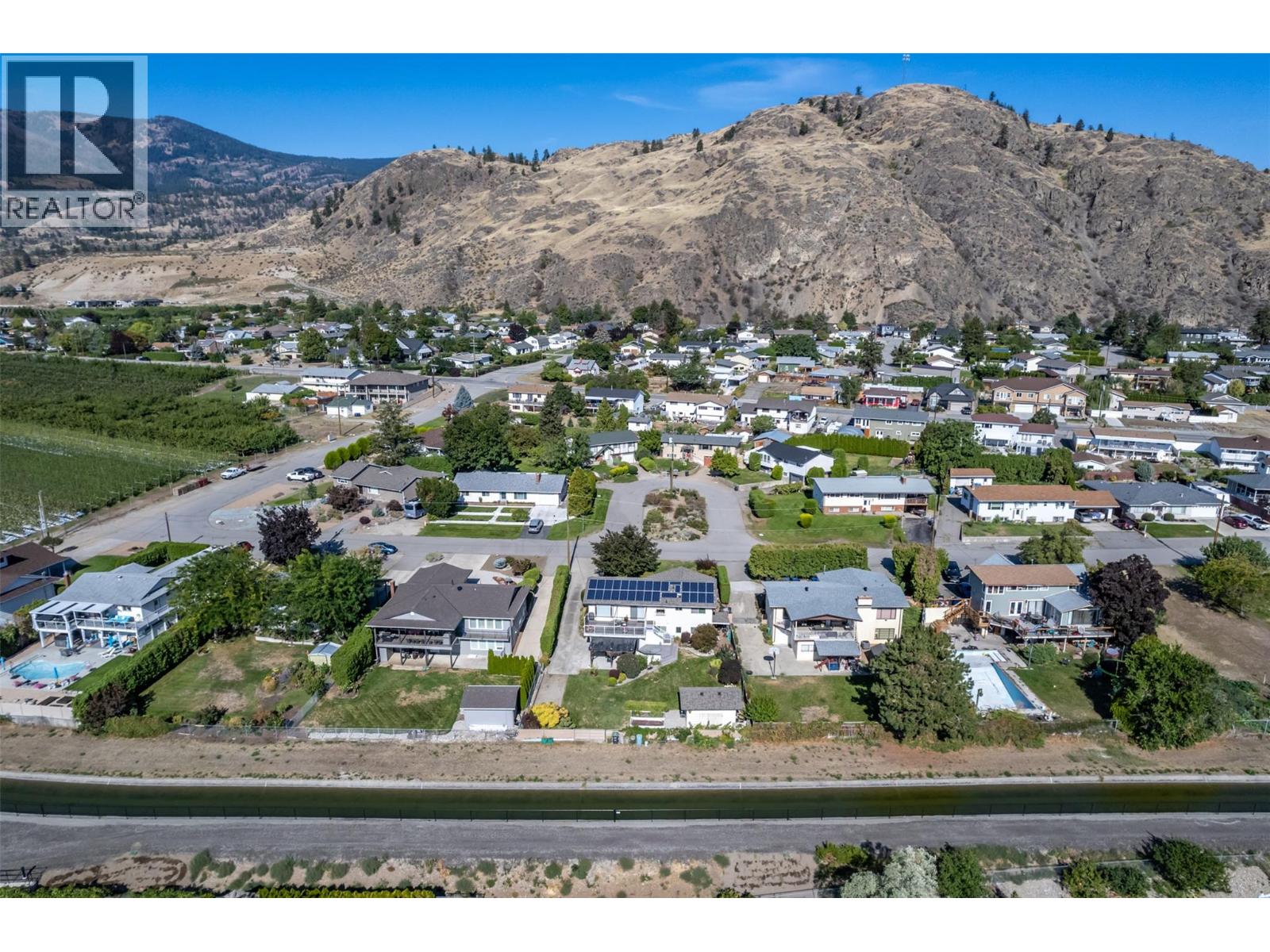  949 Panorama Crescent, Oliver