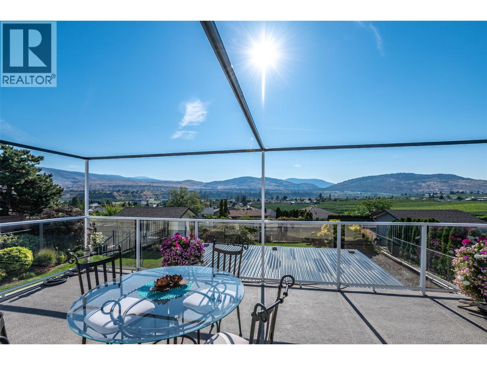  949 Panorama Crescent, Oliver