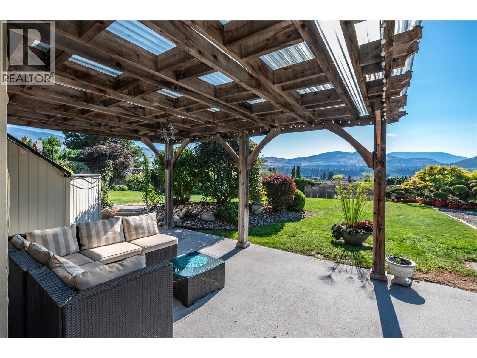  949 Panorama Crescent, Oliver