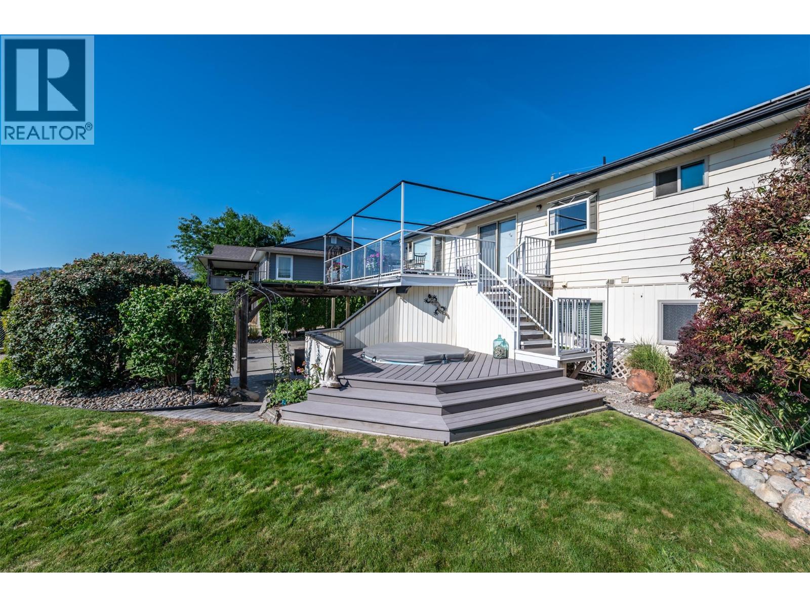  949 Panorama Crescent, Oliver