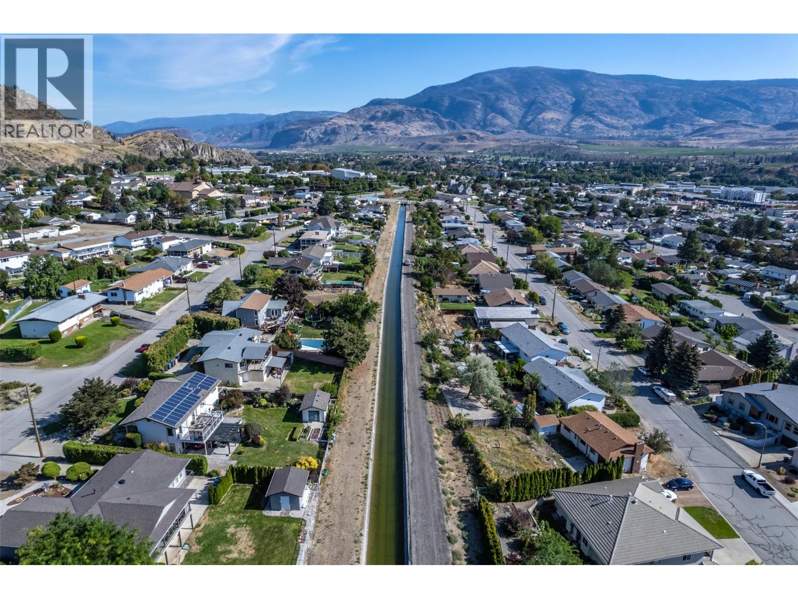  949 Panorama Crescent, Oliver