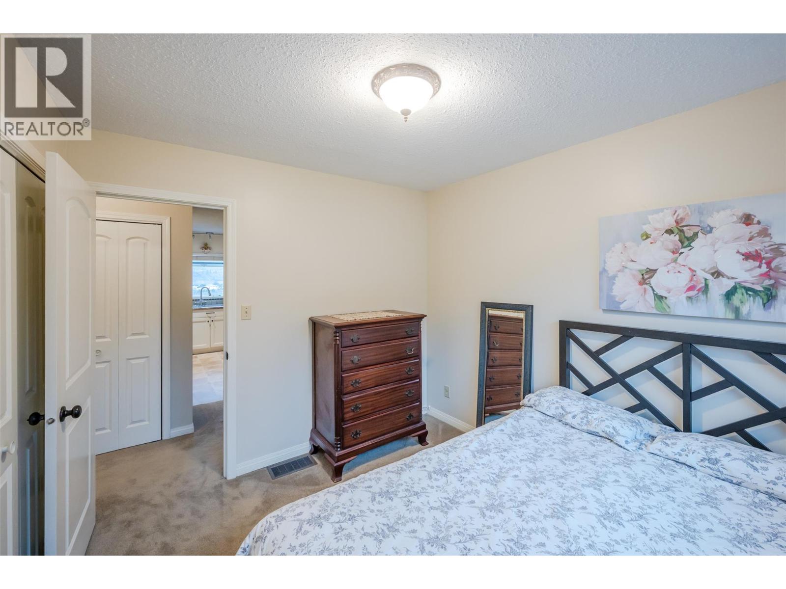  949 Panorama Crescent, Oliver