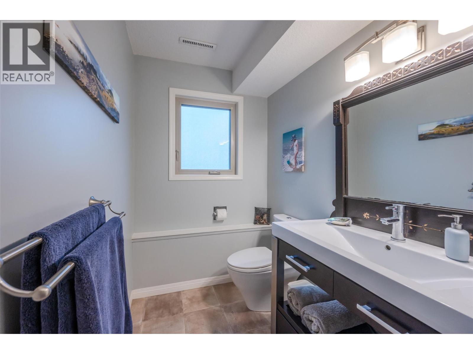  949 Panorama Crescent, Oliver