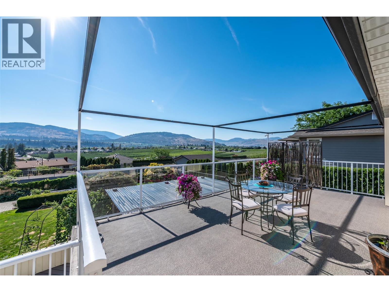  949 Panorama Crescent, Oliver