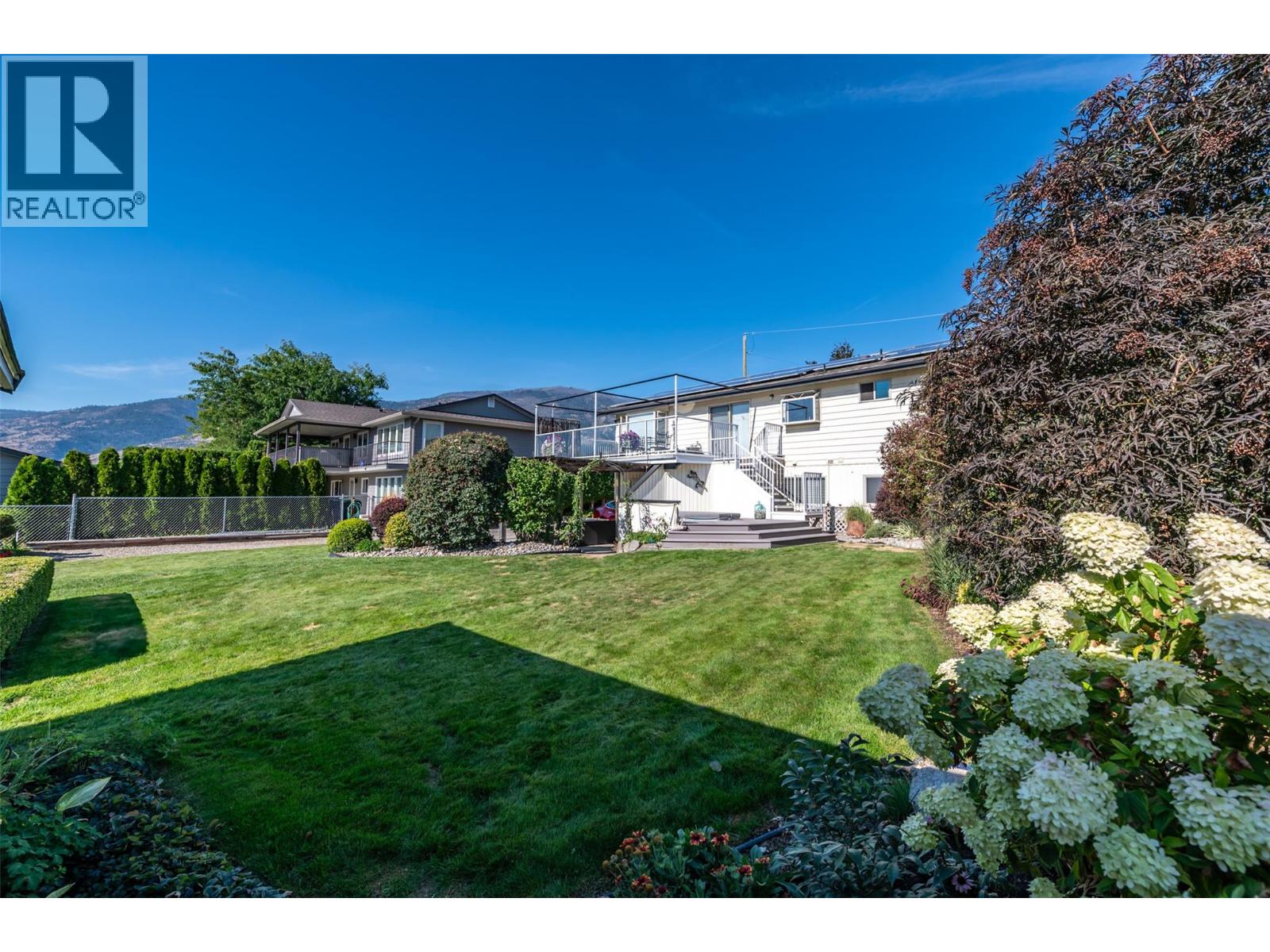  949 Panorama Crescent, Oliver