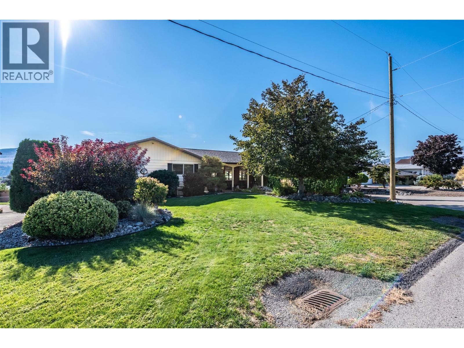  949 Panorama Crescent, Oliver