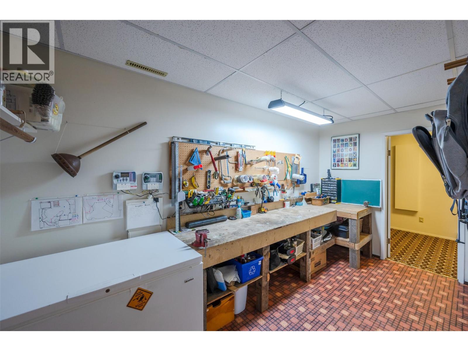  949 Panorama Crescent, Oliver